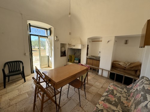 Piccolo Fabbricato in Pietra, ideale per villeggiatura